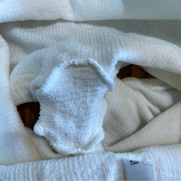 Skims - Picture 3 of 5